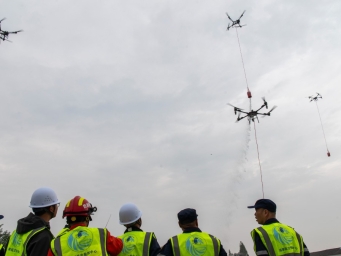 浙江金华：首支‌农民“空中消防队”亮相