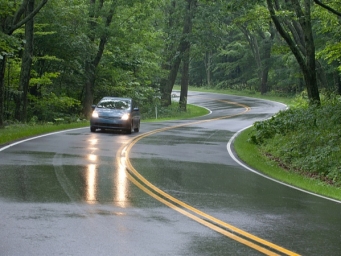 为创新系上“安全带”：智能网联汽车监管新规落地在即