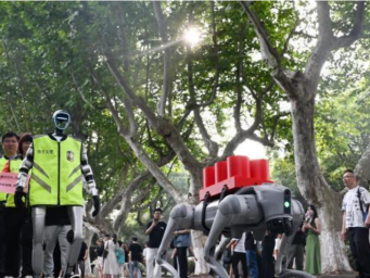 浙江杭州：“机器人义警”西湖上岗 AI警队引关注