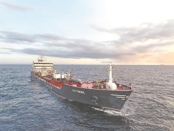 东南造船18500DWT油化船完工