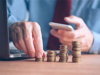 基金公司收入报酬，应由基民回报说了算